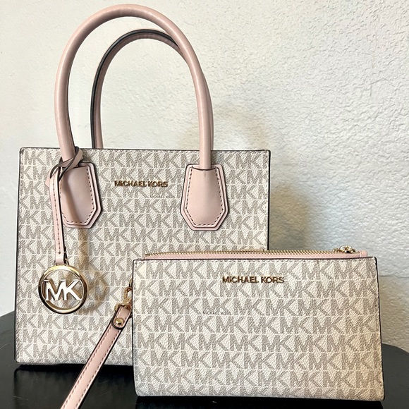 Michael Kors Mercer Crossbody Bag and Jet Set Travel Double Zip Wallet - Picture 1 of 10